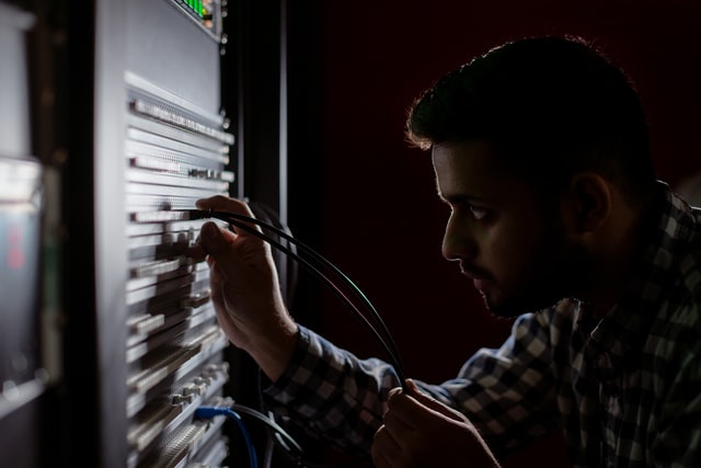サーバーサイドエンジニアになるには?必要なスキルや勉強法、年収を紹介