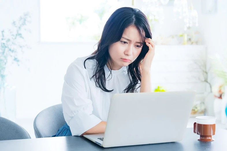 フリーランスになった人によくある後悔8選!必要な準備や対処法を解説