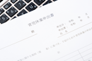 育休中に副業は可能？給付金への影響やおすすめの仕事・注意点を解説