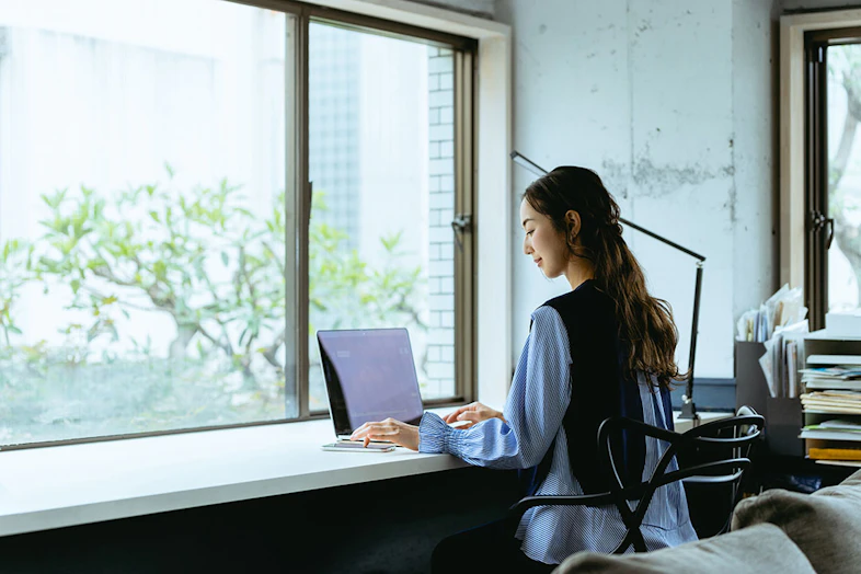 フリーランスのメリットとデメリット|会社員との違いや向き不向き、必要な準備も解説