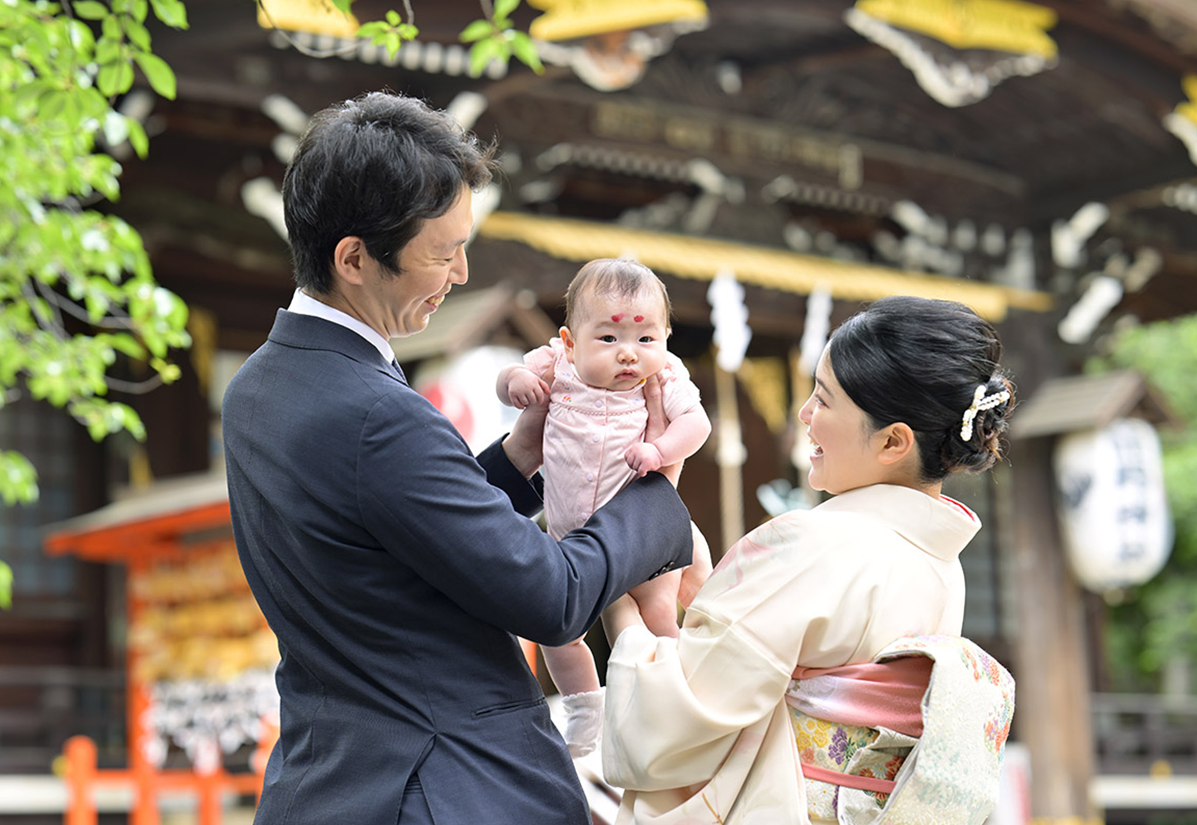 新宿十二社熊野神社のお宮参り家族撮影