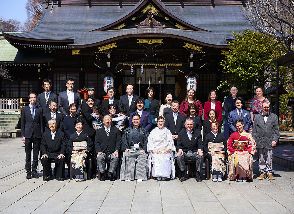 新宿十二社熊野神社の挙式後の集合写真
