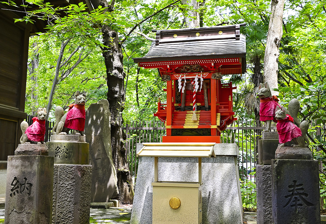 新宿十二社熊野神社 の境内