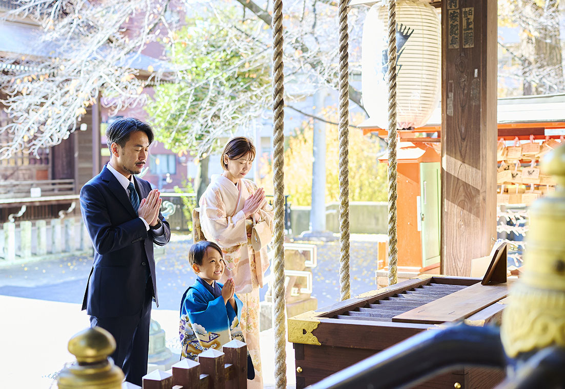 三人のお参り風景
