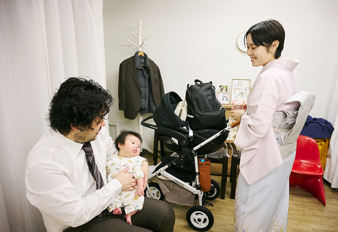 着付け室でお宮参りの準備