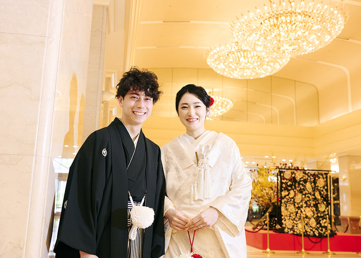 京王プラザホテルで新郎新婦記念写真