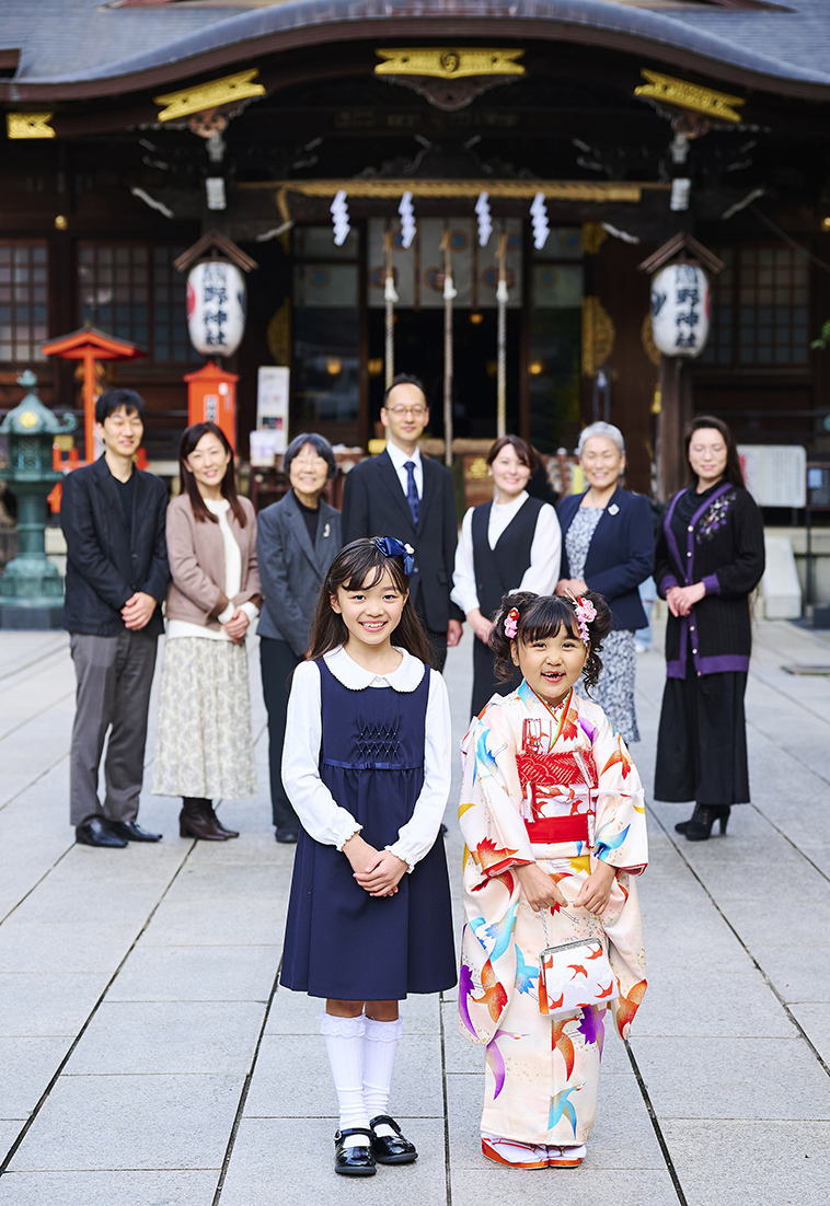 新宿十二社熊野神社での七五三、家族写真