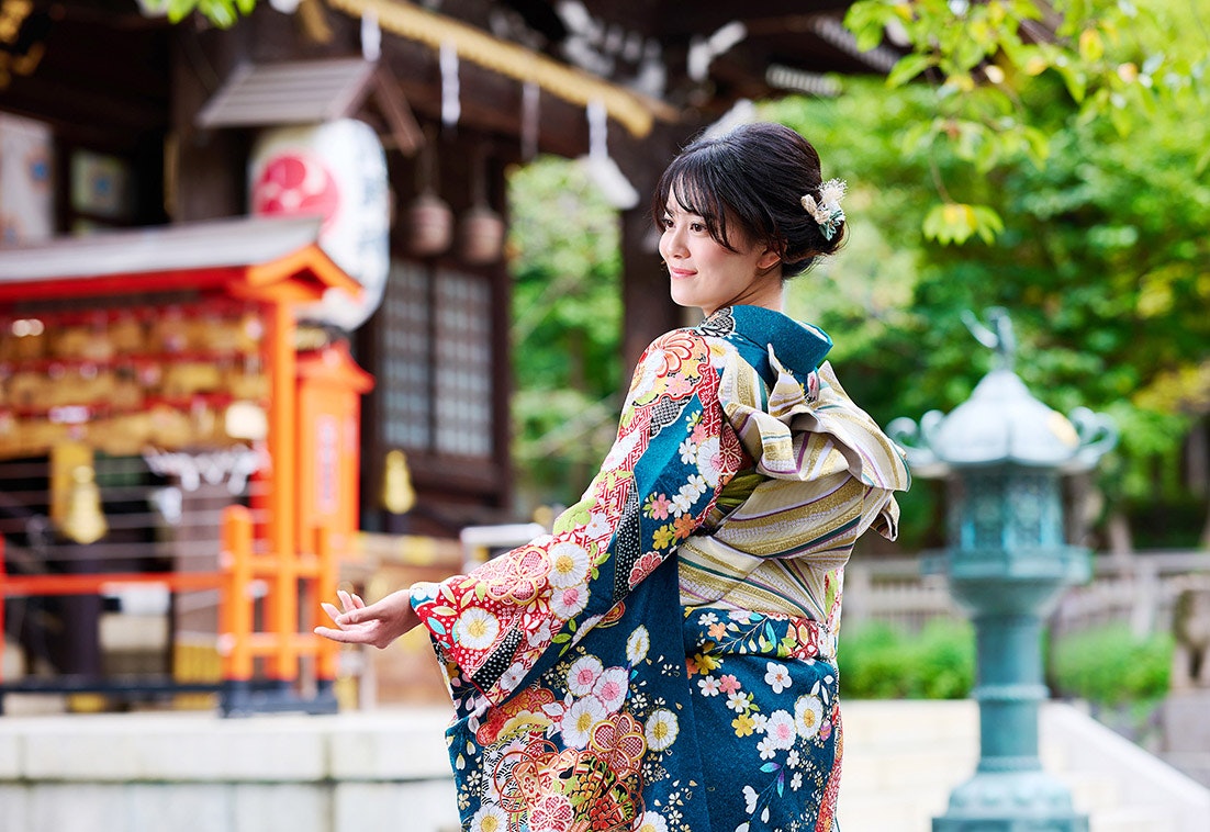 新宿十二社熊野神社での成人後ろ姿