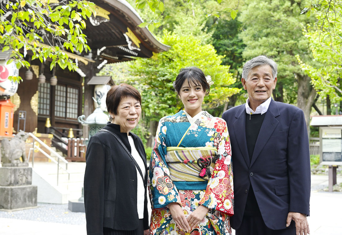 ご祖父母と成人の記念写真
