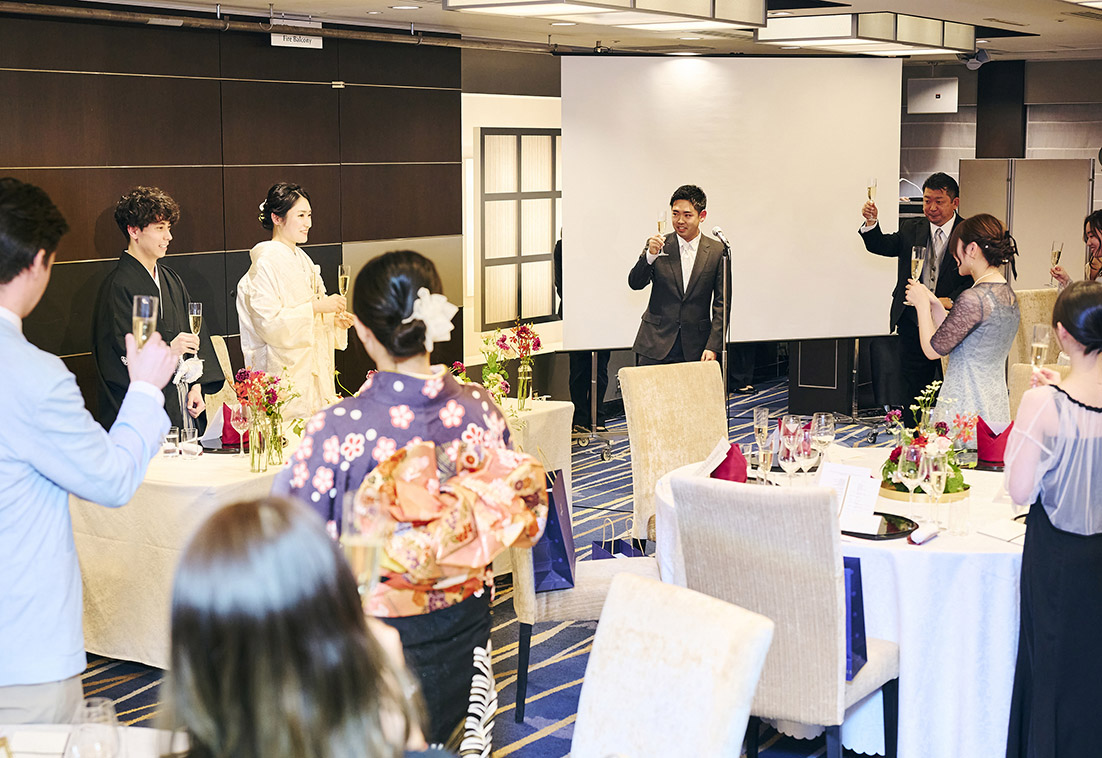京王プラザホテル披露宴乾杯の様子