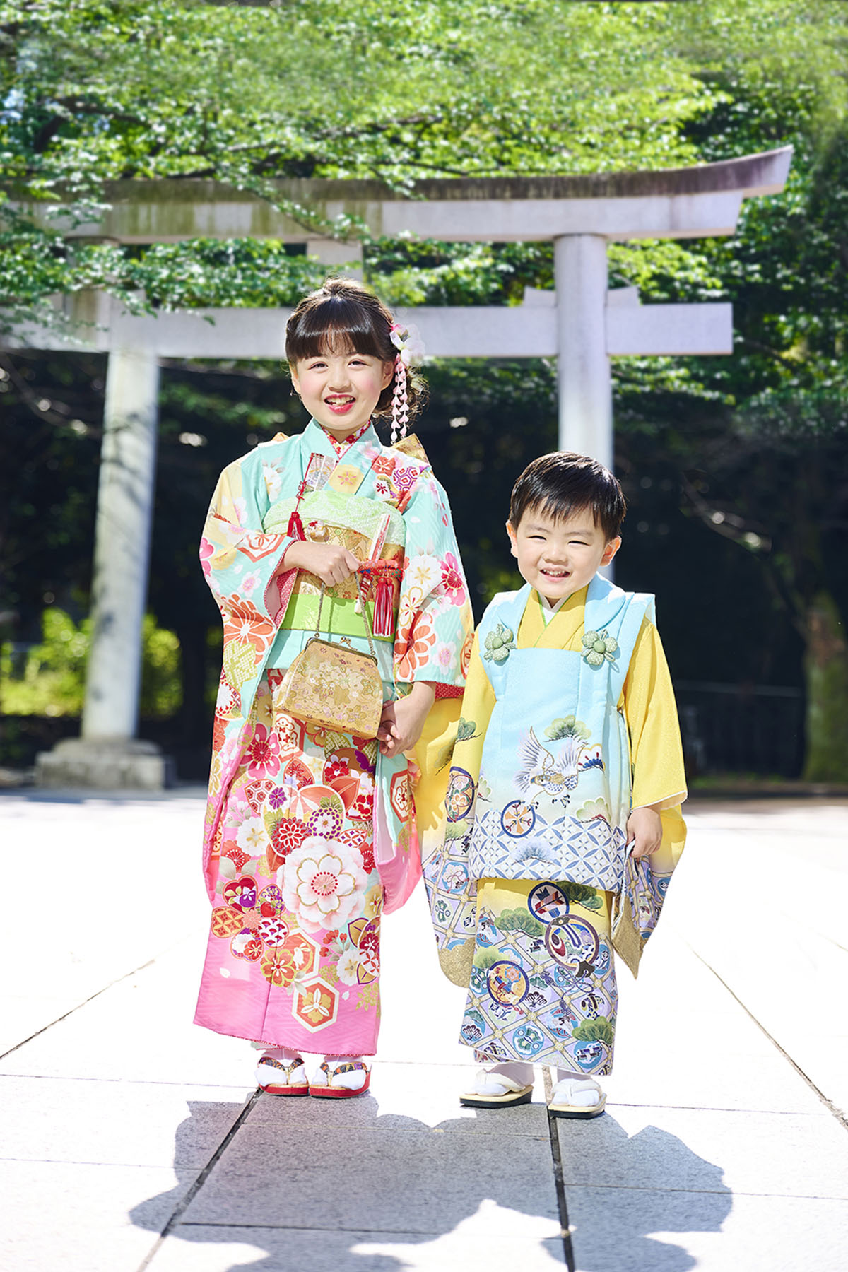 新宿十二社熊野神社での七五三撮影をする兄弟