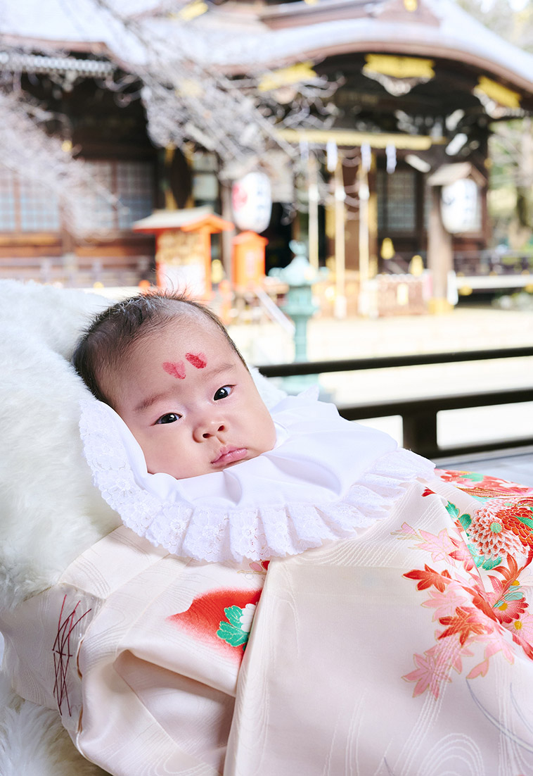 新宿十二社熊野神社の風景とともに赤ちゃん撮影