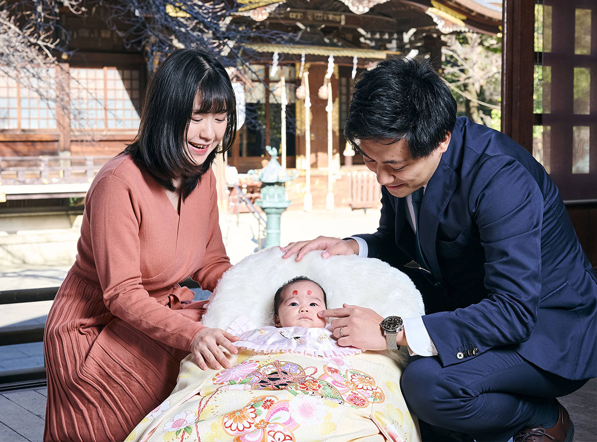 熊野神社赤ちゃんを見守る家族写真