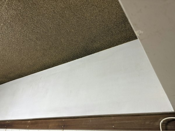 コンクリート壁の黒カビは結露に注意！｜施工後