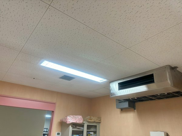 病院や施設の天井に生えるカビを徹底対策｜施工後