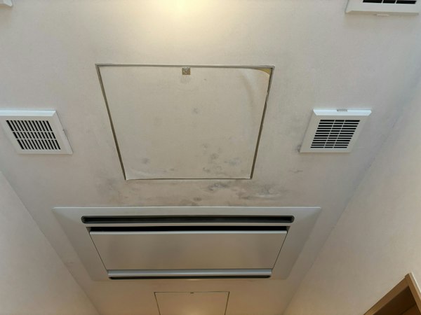 ホテル廊下のカビ対策リフォーム｜施工前