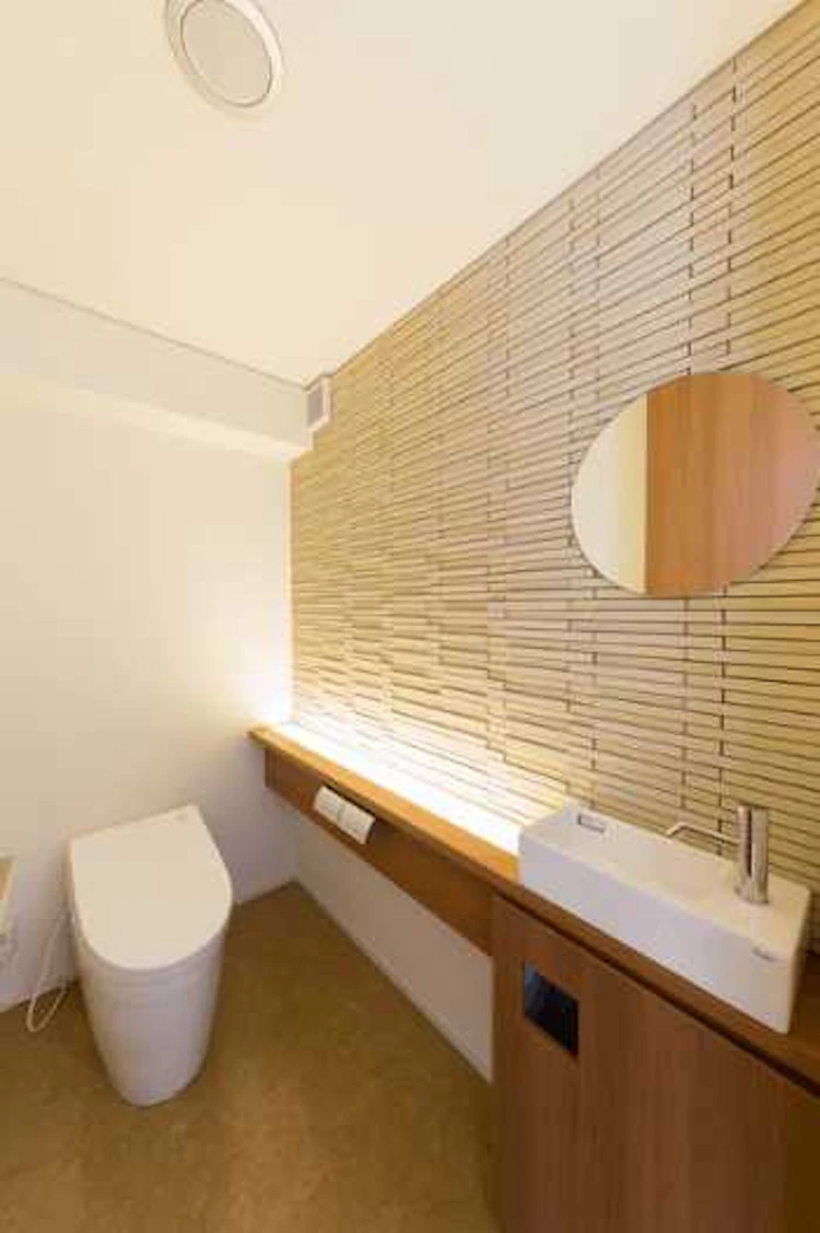 鏡があると明るいホテル風に