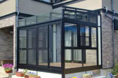 ウッドデッキにサンルームを新設