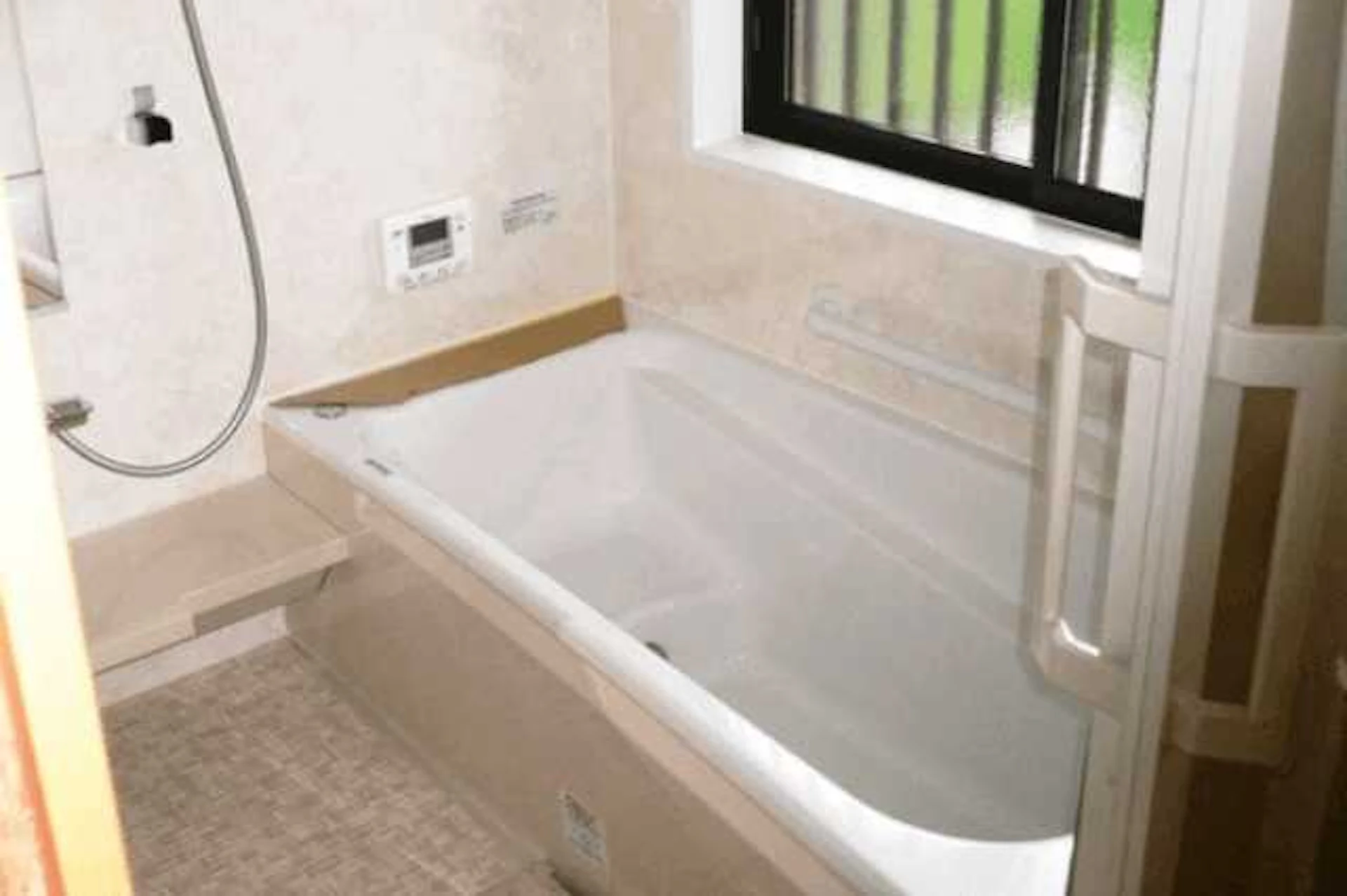 狭い浴室・お風呂を広くしたい！リフォーム方法と費用・事例、おすすめのサイズやメーカー品は？