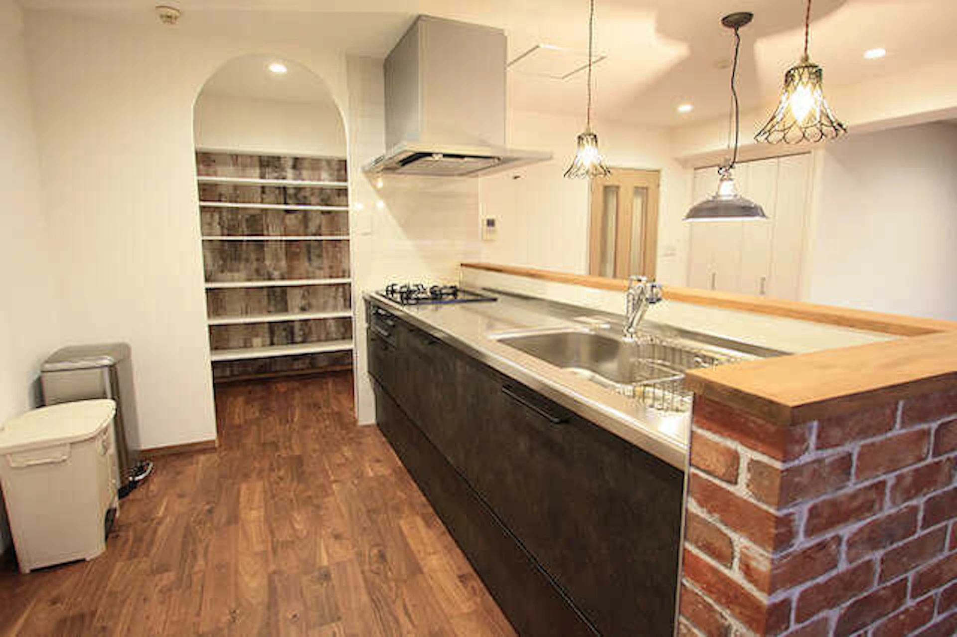 【事例2】 中古マンションを2DKから1LDKの間取りに変更