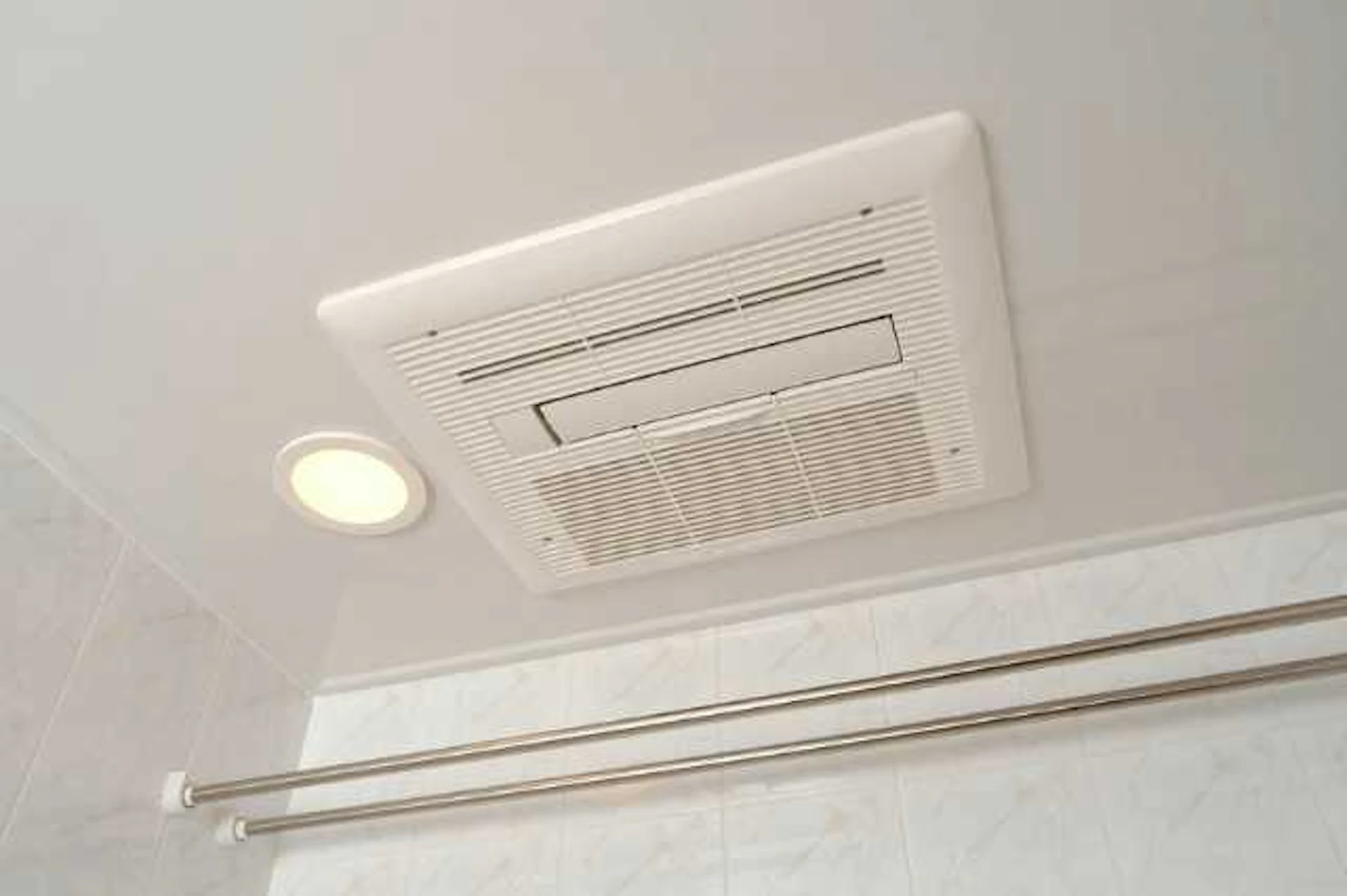 風呂・浴室の天井交換・張り替え費用と注意点!リフォームでカビ・結露を防止