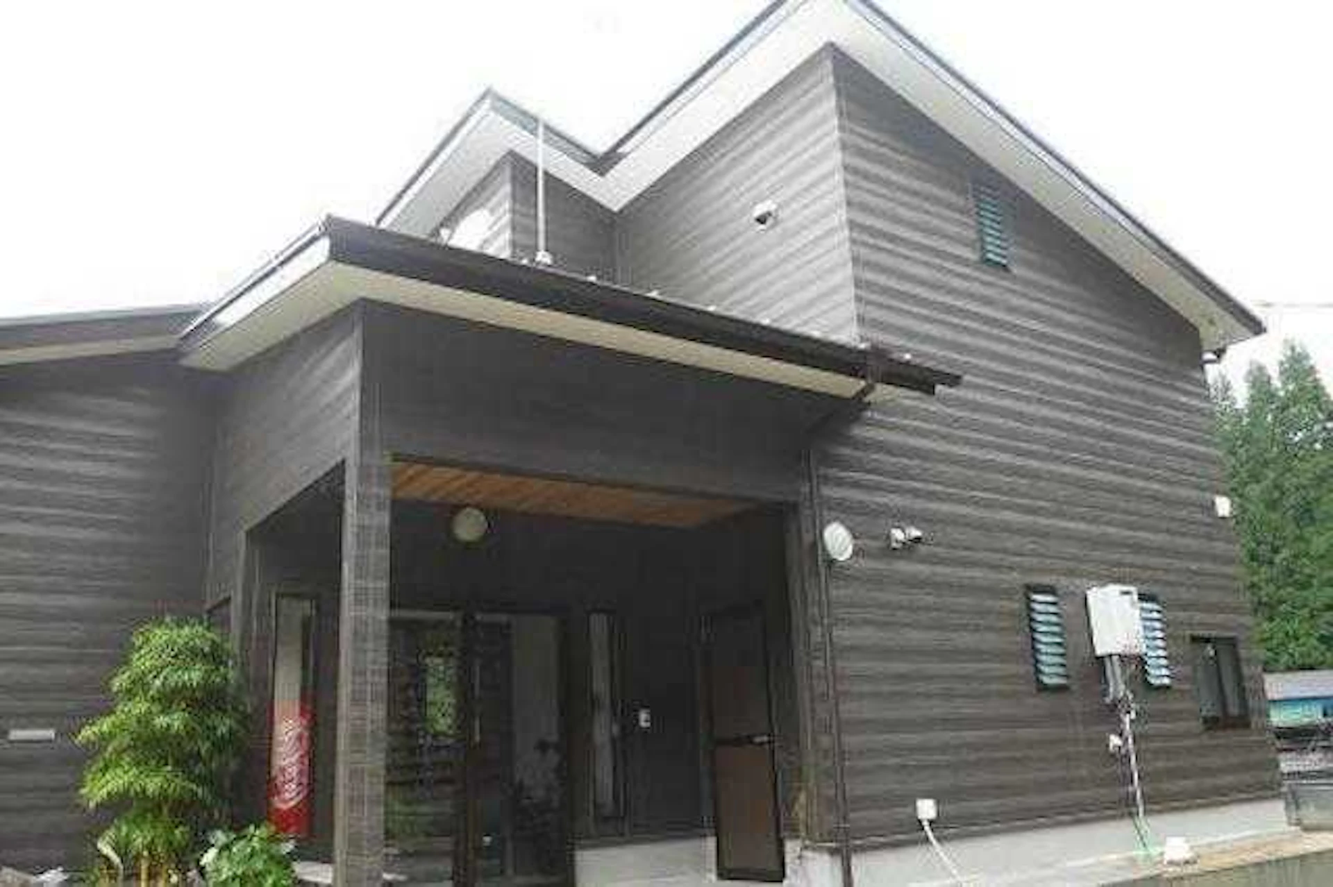 事例5 店舗としても利用できる、おしゃれなコテージ風の外装