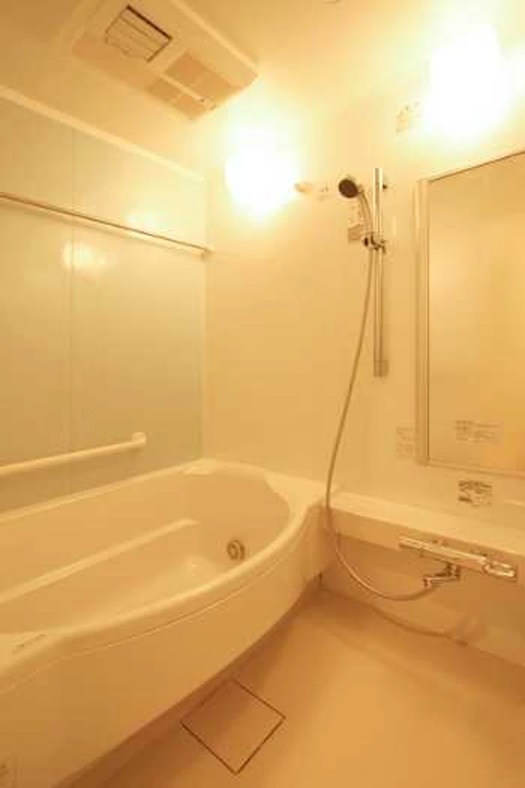 ライフスタイルに合わせて選ぶ!浴槽の形・素材の種類知っていますか?