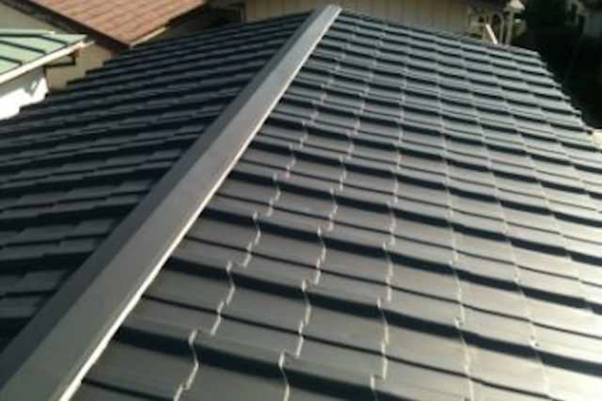 事例3 意匠性のあるガルバリウムへ葺き替え