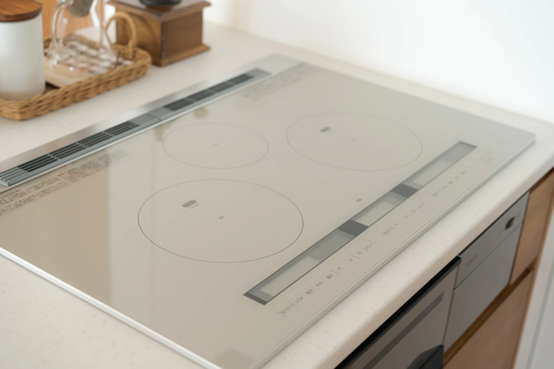 【症状別】IHヒーターがつかない原因と対策6選!修理の費用相場も紹介