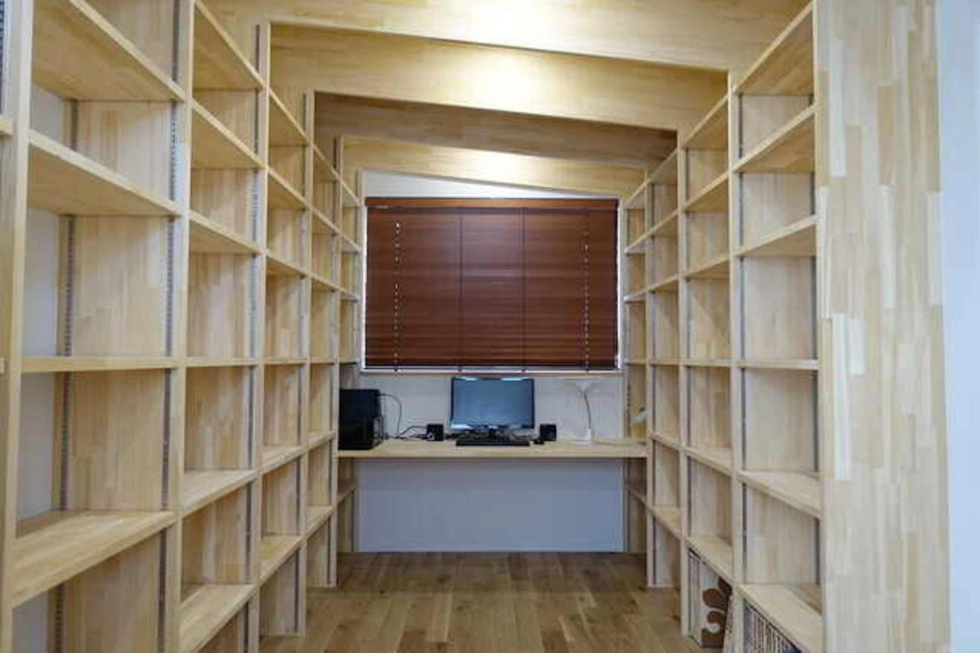 事例6:母屋の庭に書斎を新築