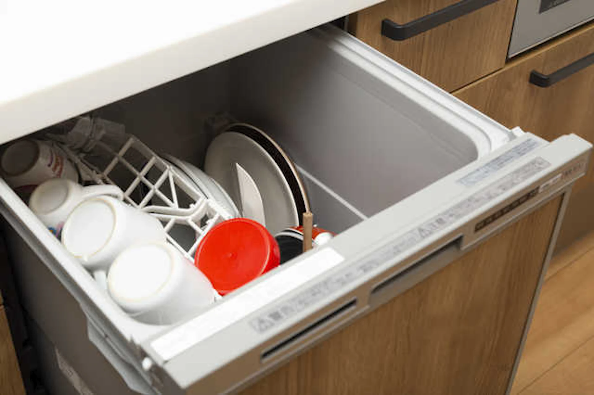 木目調デザインのビルトイン食洗機