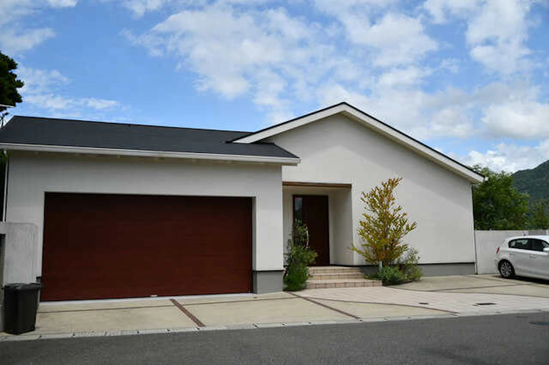 車庫(ガレージ)の上に部屋/プレハブを作る費用や注意点！