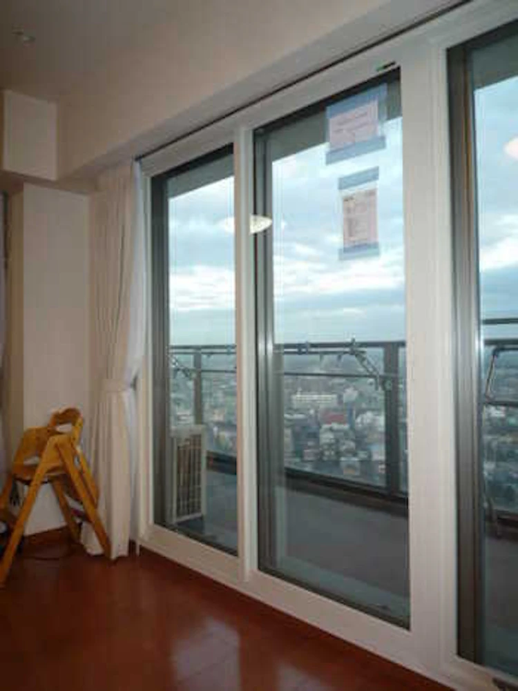 事例6 リビングの3枚建の掃き出し窓に、内窓＆スクリーンを施工