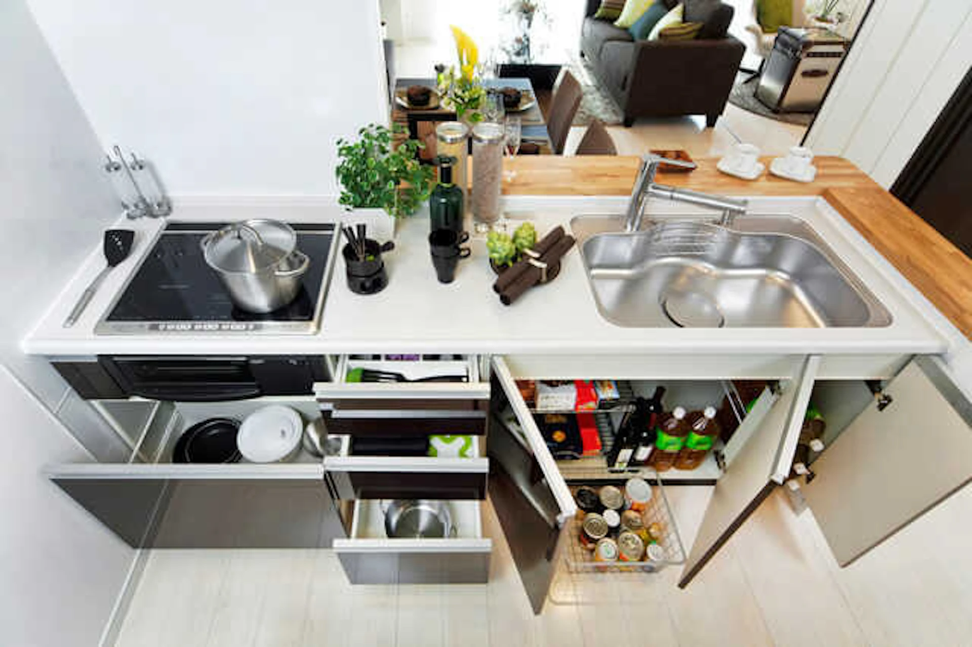 サムネイル:省スペースを有効活用!収納上手は、キッチンの扉裏も賢く使う