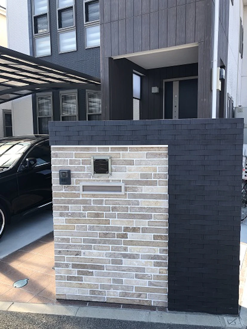 柿本ホーム産業株式会社 「ご家族の動線とプライバシーを守る玄関アプローチ」