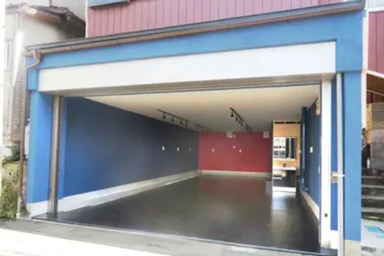 戸建の１階をオシャレなガレージに変身！