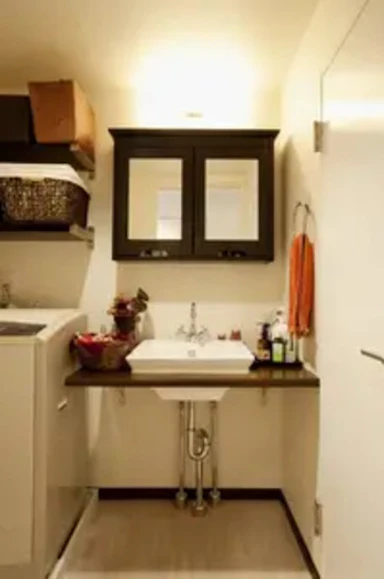 ゆとりのある空間の洗面所