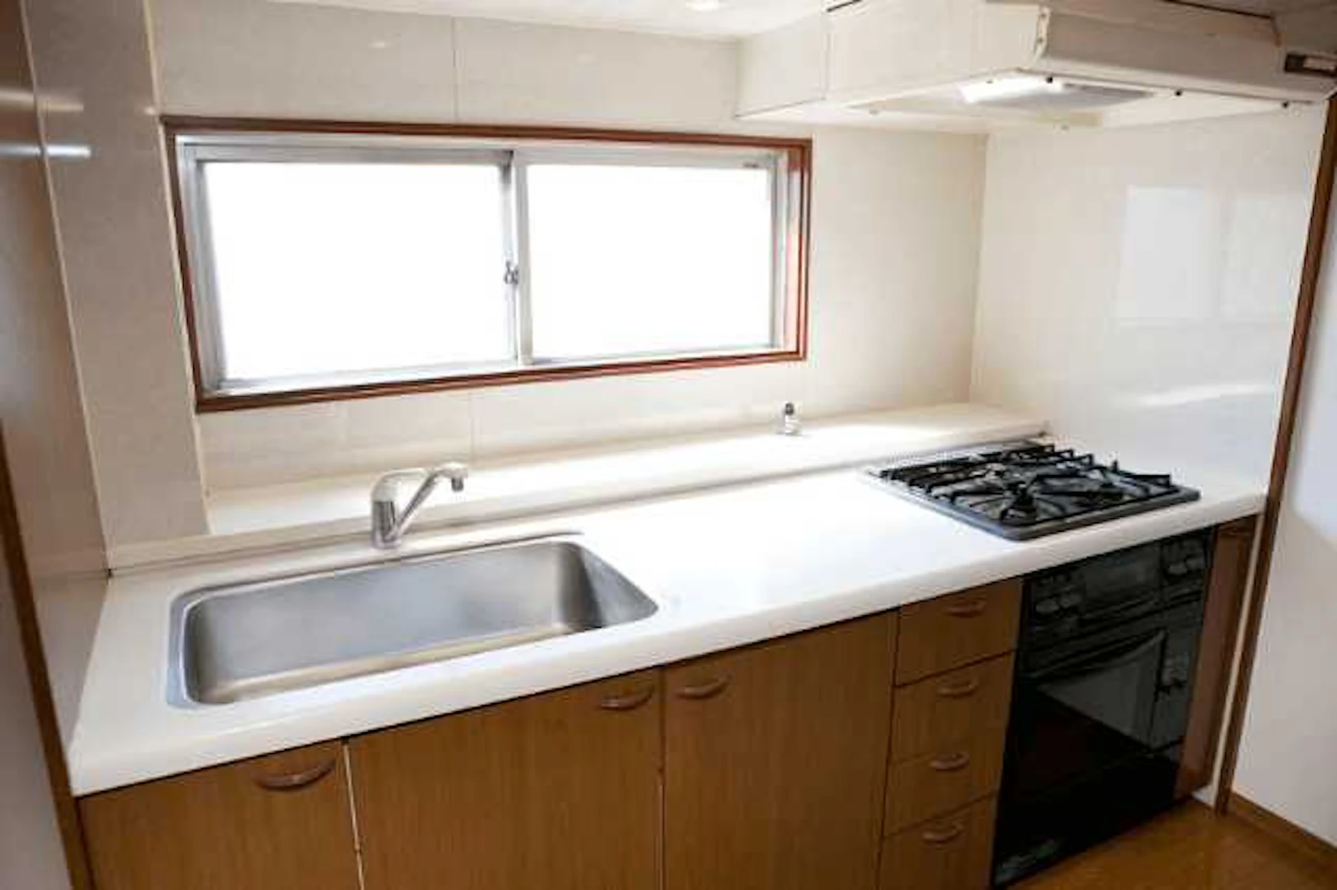 キッチンの壁材はパネルとタイル、どちらが良い?リフォーム価格や特徴を比較