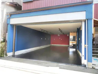 おしゃれなガレージの施工実例1 【戸建ての1階をおしゃれなガレージに変更】