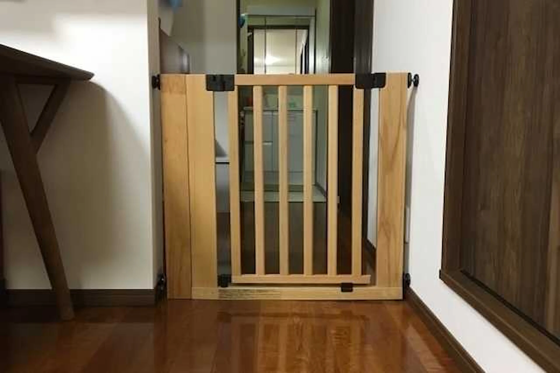 業者に、間仕切りやベビーゲートを取り付けてもらう