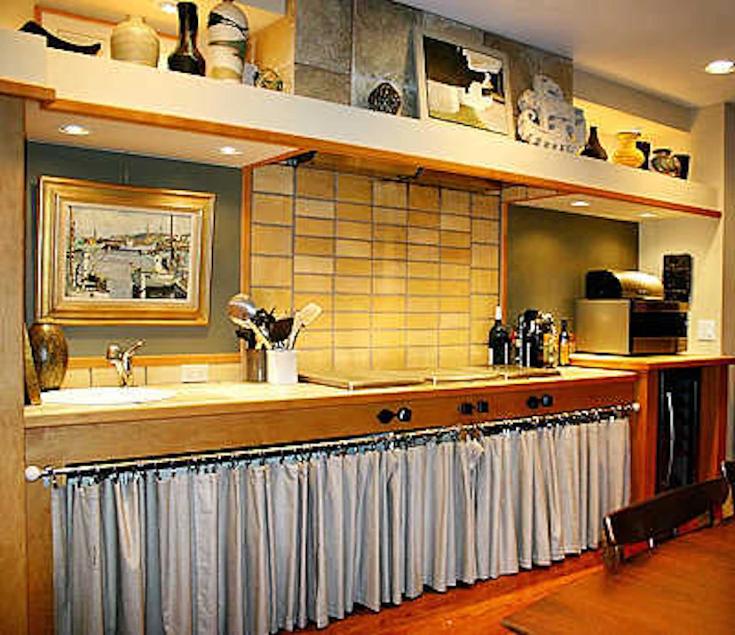 サムネイル：これはおすすめ！キッチンのシンク下の扉を "カーテン" にする5つのメリット♡