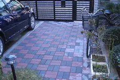 [20万円]駐車場の砂利をインターロックに変更