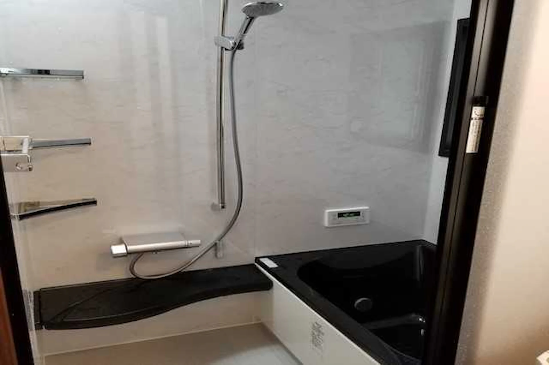 【事例④】 お手入れ簡単！家族で使いやすいお風呂に