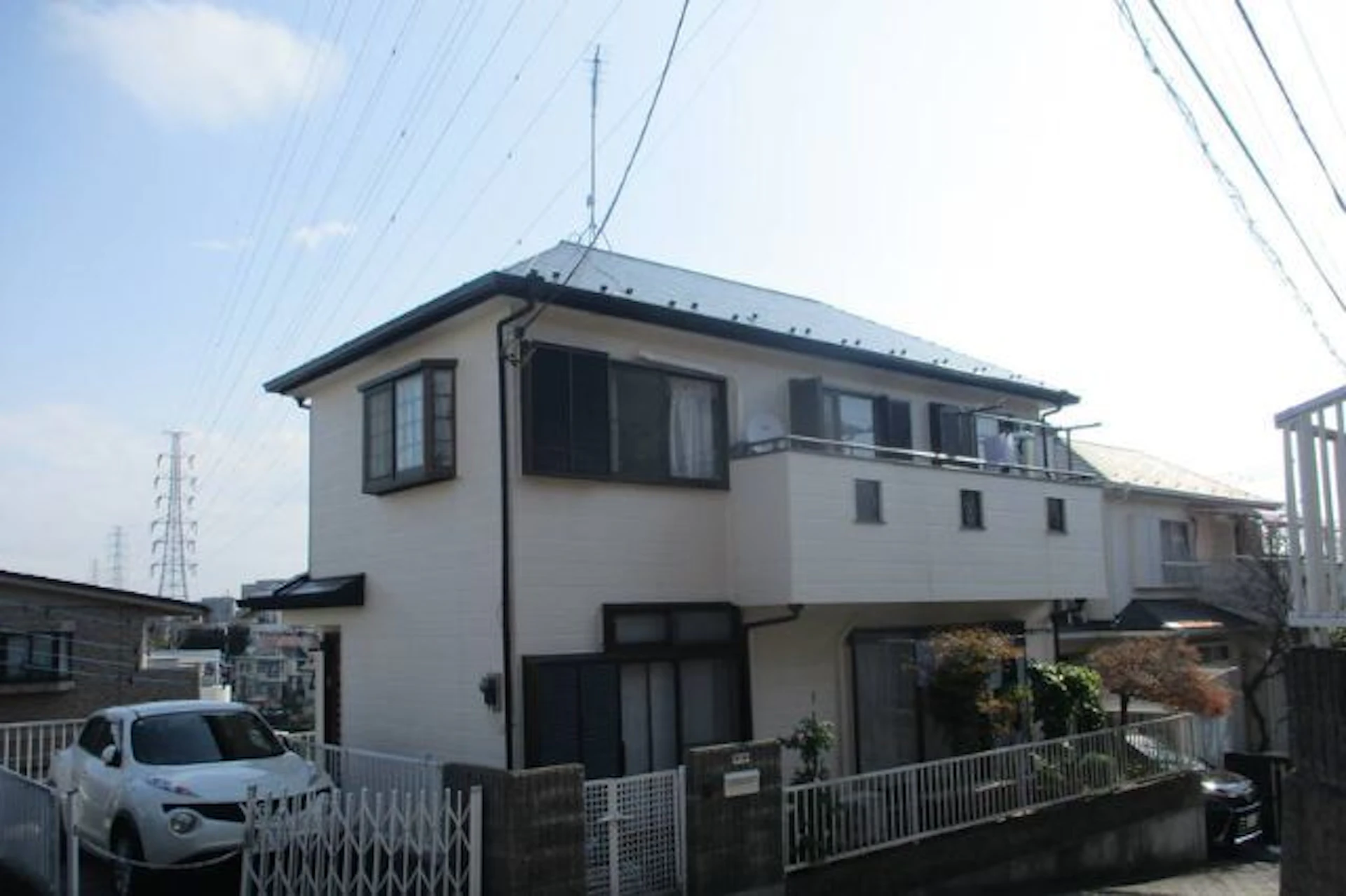 事例② コケの目立つ外壁と屋根を塗装で一層