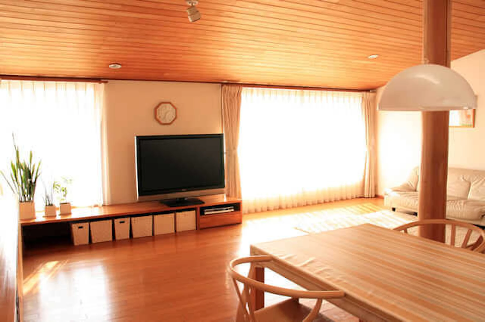 サムネイル:2階リビングは快適?実際の声&リフォーム事例を公開