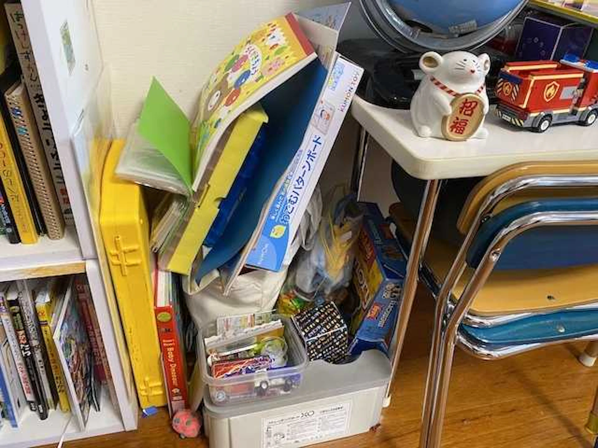 NG例②：モノを何となく積み重ねてしまっている 【Before】