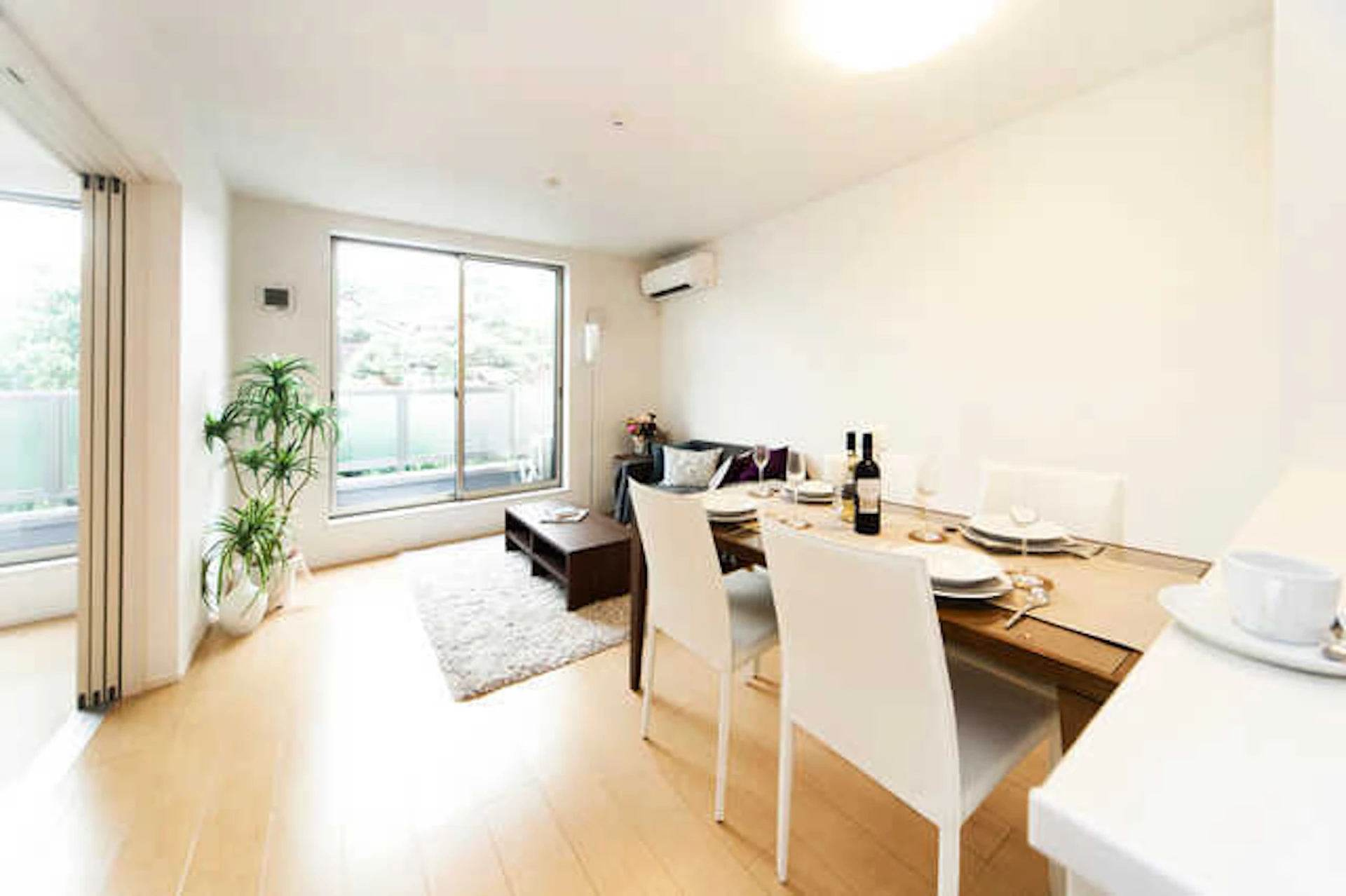 ホワイトの壁紙