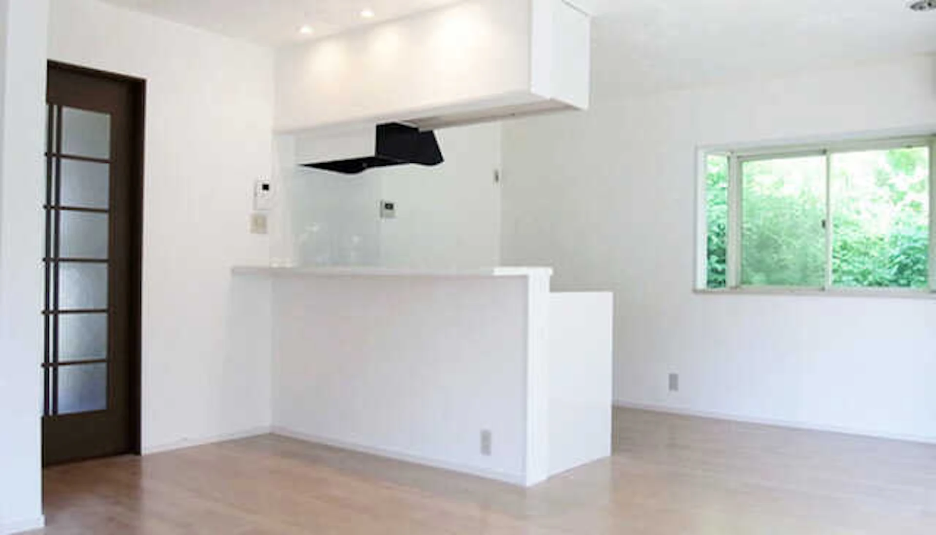 漆喰壁にする費用は？ひび割れなどの対処法や他の壁材との違いを徹底解説