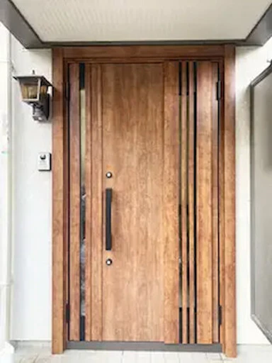 [20〜50万円]木目調デザインのドアで明るい印象に