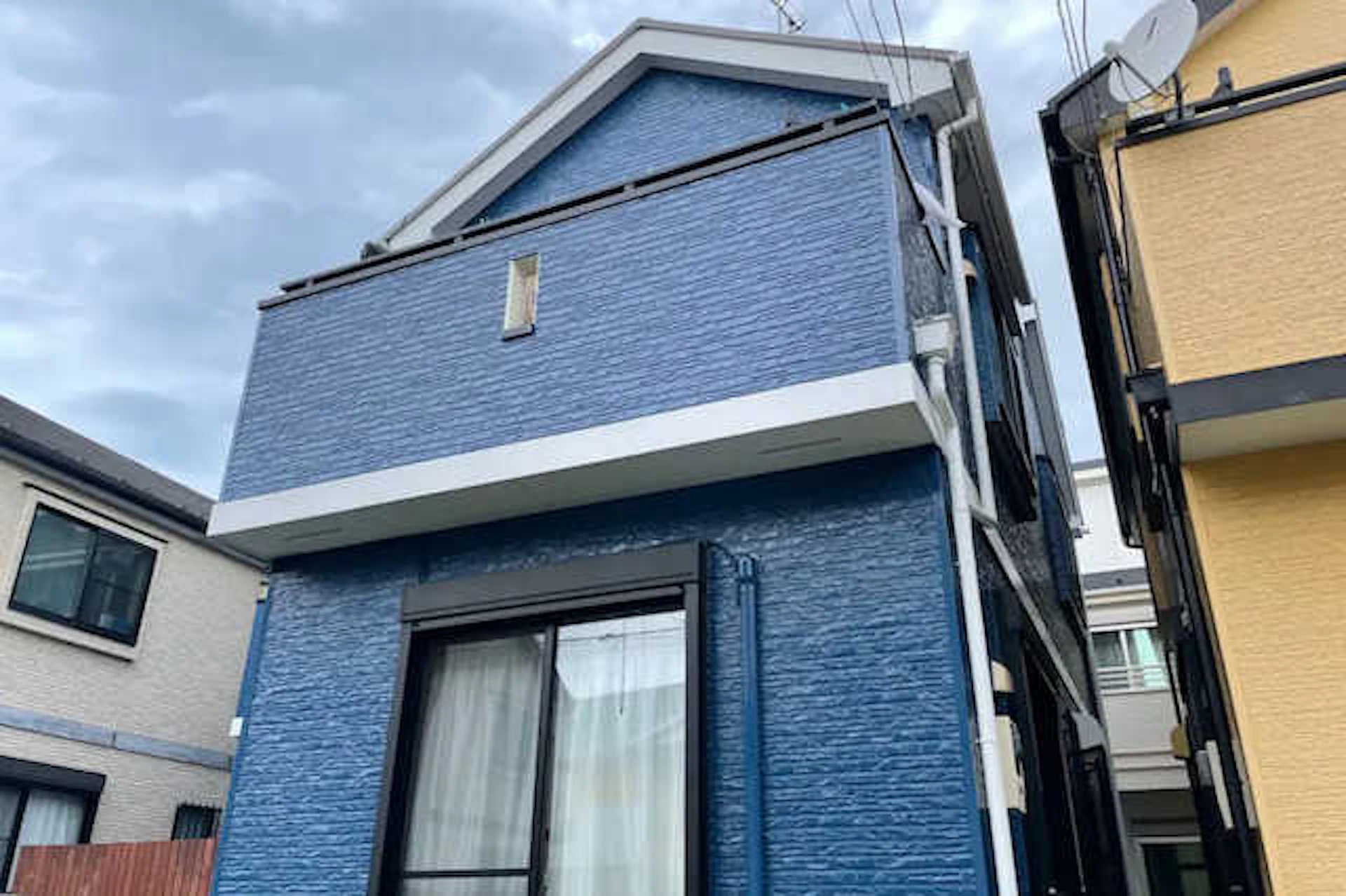 ラジカルシリコン塗料できれいな青に